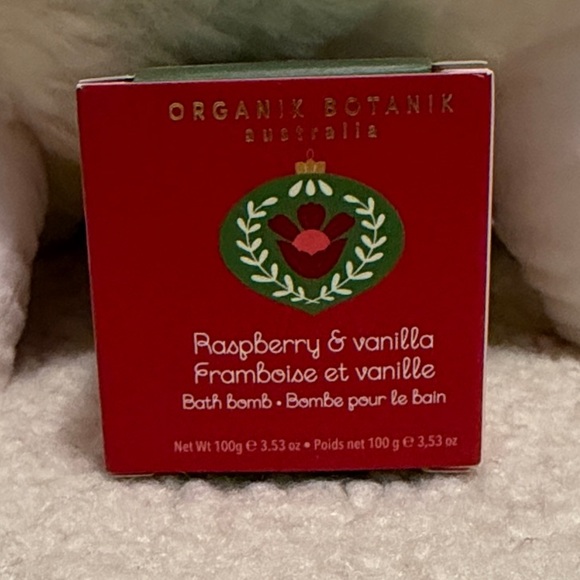 459. Raspberry & Vanilla Bath Bomb - Red - Picture 1 of 1